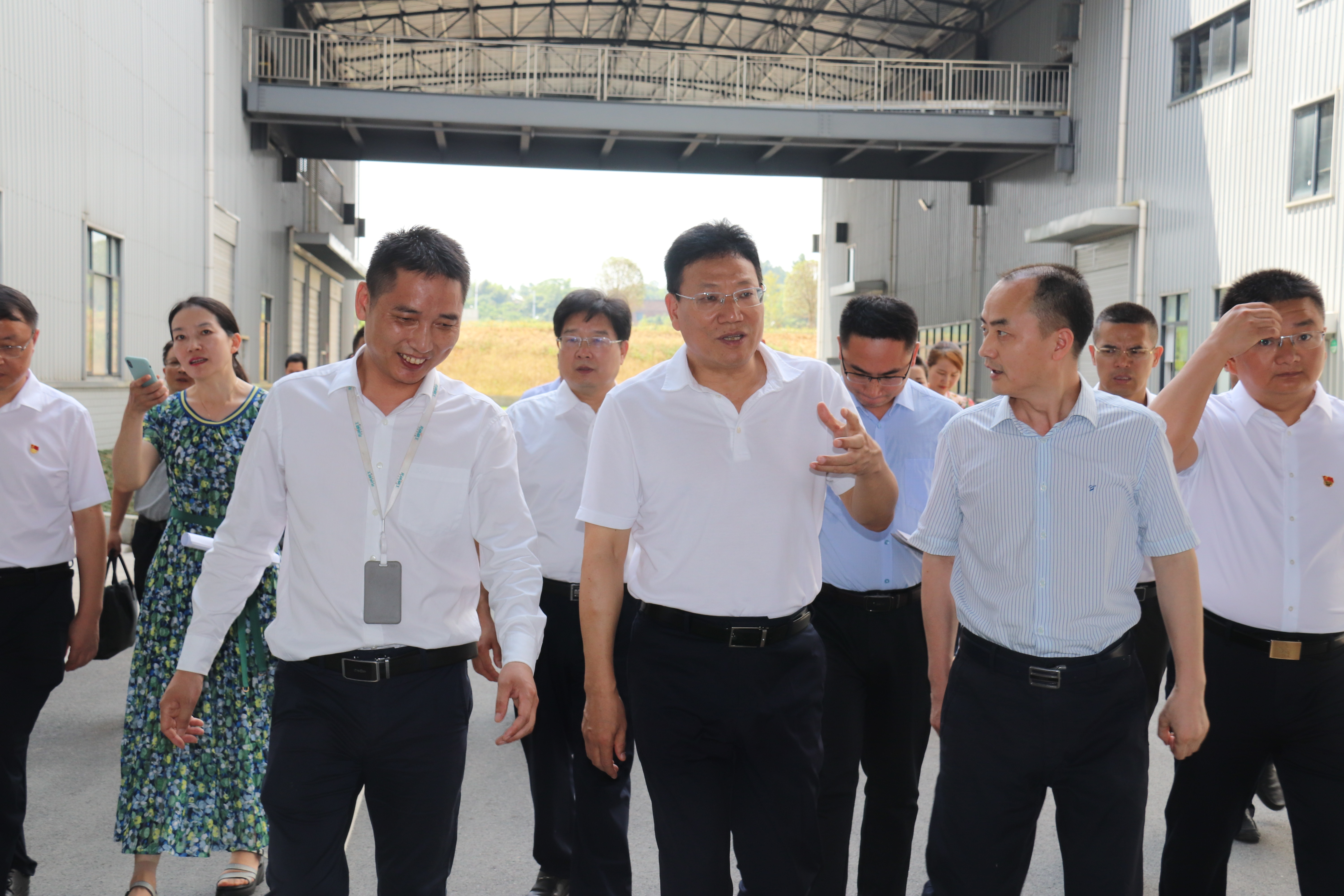 中共邵陽市委委員、常委、副書記華學健等來我公司進行了參觀調(diào)研